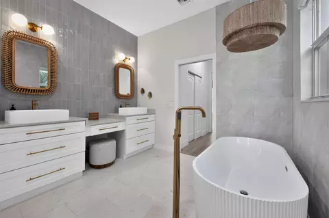 Bath - 7050 Limestone Cay Rd, Jupiter, FL 33458 photo 3 of 6