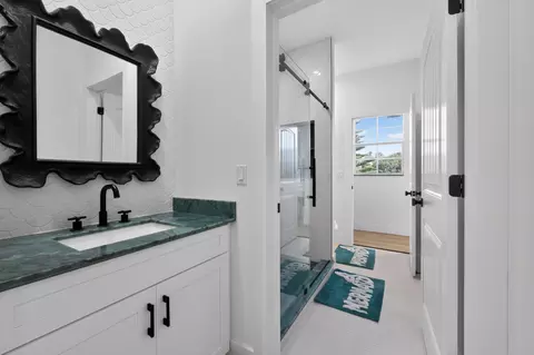 Bath - 7050 Limestone Cay Rd, Jupiter, FL 33458 photo 4 of 6