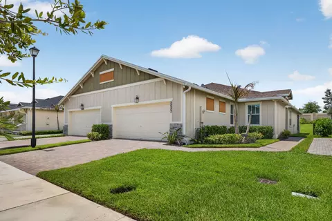 2057 SE Crosswood Way, Port Saint Lucie, FL 34984