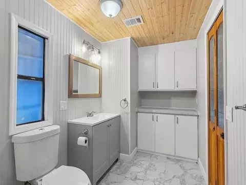 Bath - 6910 SE Morningside Dr, Stuart, FL 34997 photo 2 of 3