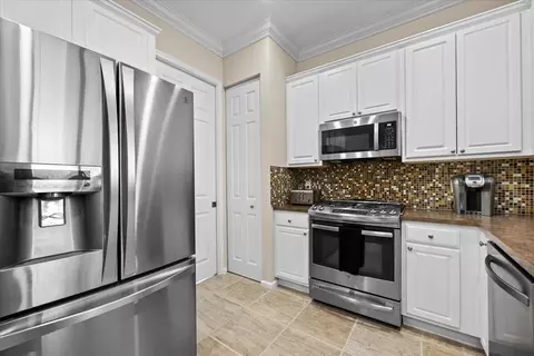 Kitchen - 464 Oriole Ln, Jupiter, FL 33458 photo 3 of 3