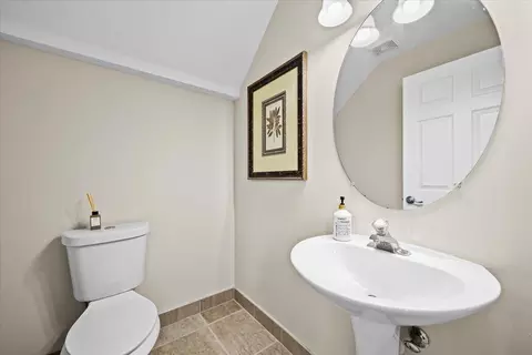 Bath - 464 Oriole Ln, Jupiter, FL 33458 photo 4 of 6