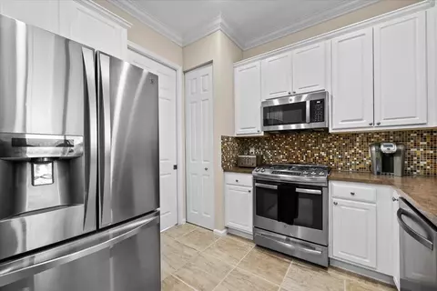 Kitchen - 464 Oriole Ln, Jupiter, FL 33458 photo 3 of 3