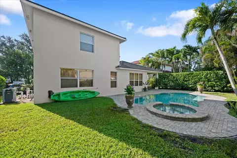 Exterior - 464 Oriole Ln, Jupiter, FL 33458 photo 3 of 3