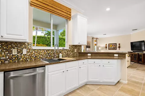 Kitchen - 464 Oriole Ln, Jupiter, FL 33458 photo 1 of 3