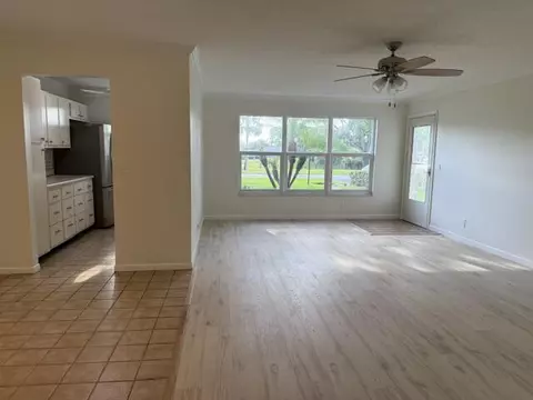 7293 W Oakridge Cir, Lake Worth, FL 33462