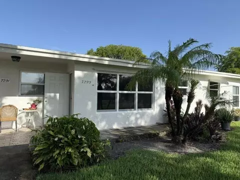 7293 W Oakridge Cir, Lake Worth, FL 33462