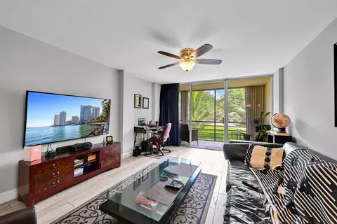 103 Royal Park Dr #2E, Oakland Park, FL 33309