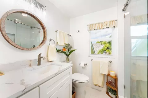 Bath - 19646 Red Maple Ln, Jupiter, FL 33458 photo 5 of 6