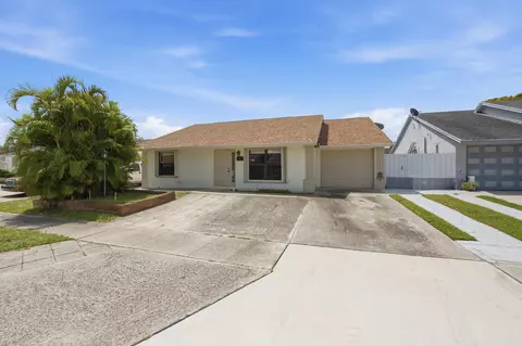 5814 Ithaca Cir E, Lake Worth, FL 33463