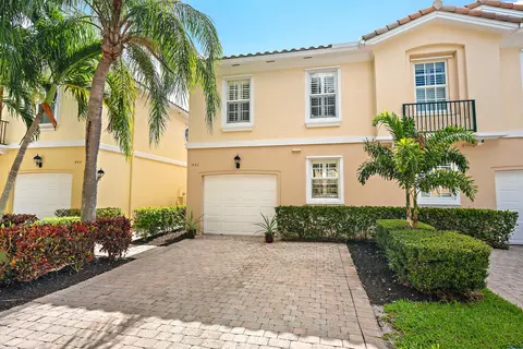 442 Capistrano Dr, Palm Beach Gardens, FL 33410