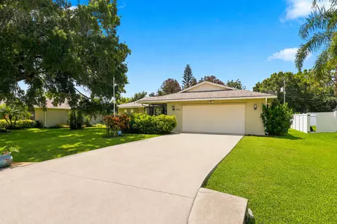 2526 SE Victory Ave, Port Saint Lucie, FL 34952
