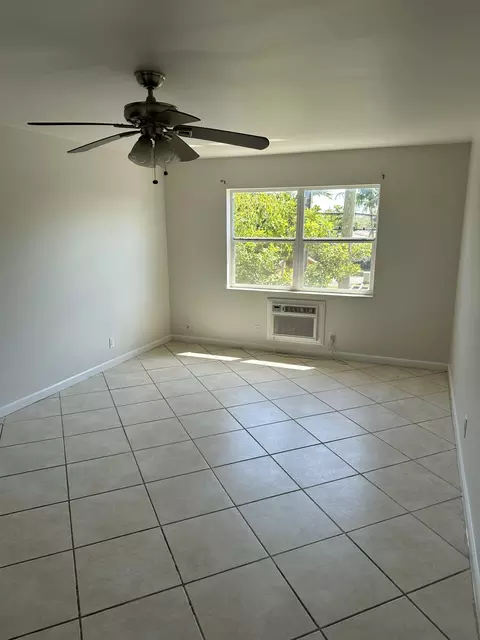 Living - 1480 E Sample Rd #207, Pompano Beach, FL 33064 photo 2 of 3