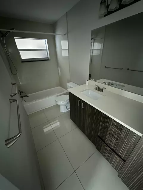 Bath - 1480 E Sample Rd #207, Pompano Beach, FL 33064 photo 1 of 2