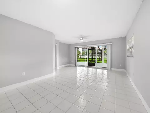 550 SW 137 Ave #L114, Pembroke Pines, FL 33027