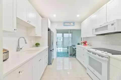 32 Abbey Ln #205, Delray Beach, FL 33446
