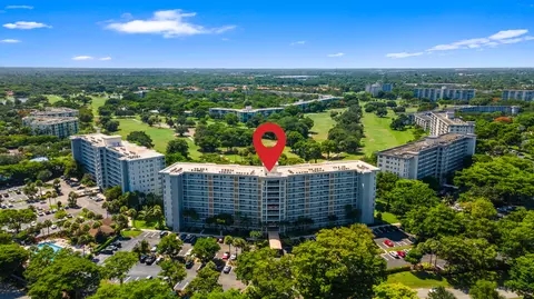 625 Oaks Dr #405, Pompano Beach, FL 33069