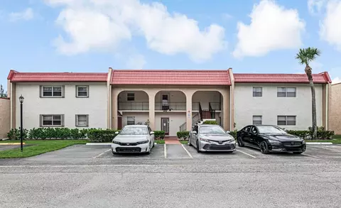 216 Lake Dora Dr, West Palm Beach, FL 33411