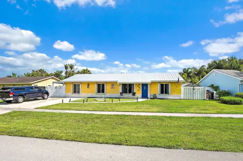 Exterior - 1005 Mohawk St, Jupiter, FL 33458 photo 5 of 5