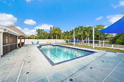 Exterior - 1005 Mohawk St, Jupiter, FL 33458 photo 2 of 5