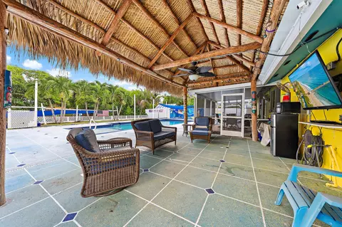 Exterior - 1005 Mohawk St, Jupiter, FL 33458 photo 1 of 5