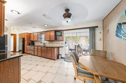 Kitchen - 1005 Mohawk St, Jupiter, FL 33458 photo 2 of 2