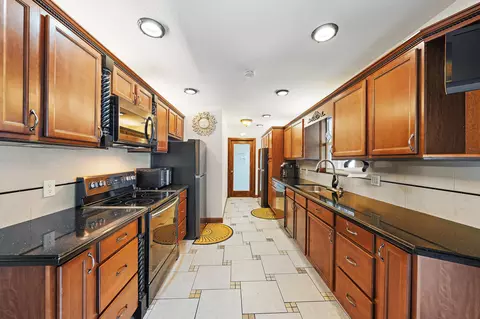Kitchen - 1005 Mohawk St, Jupiter, FL 33458 photo 1 of 2