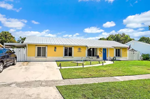 Exterior - 1005 Mohawk St, Jupiter, FL 33458 photo 4 of 5