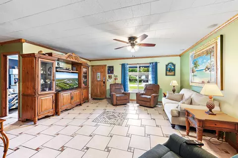 Living - 1005 Mohawk St, Jupiter, FL 33458 photo 2 of 2