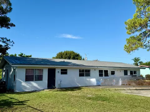 805 S Lake Dr, Fort Pierce, FL 34982