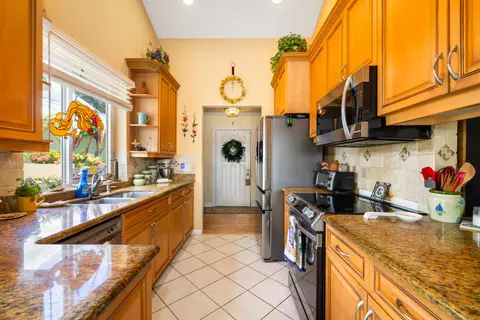 Kitchen - 224 Cape Pointe Cir, Jupiter, FL 33477 photo 2 of 2