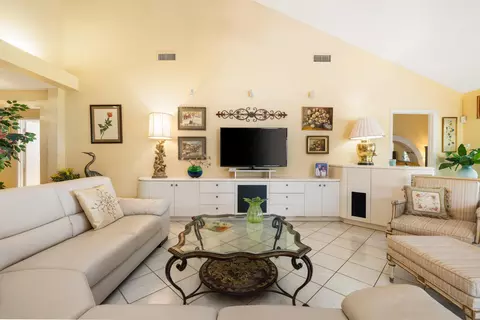Living - 224 Cape Pointe Cir, Jupiter, FL 33477 photo 4 of 7