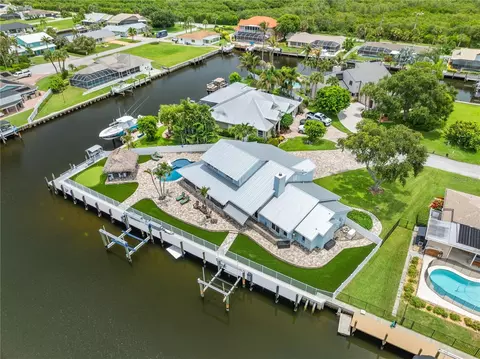 123 Queen Ann Ct, Hutchinson Island, FL 34949
