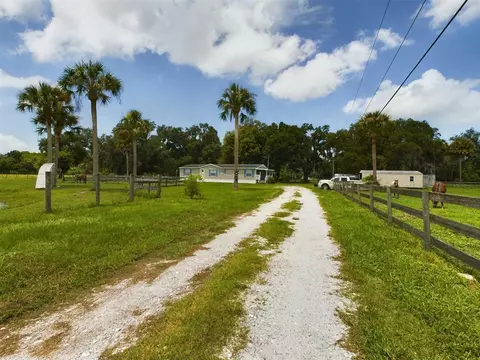 945 NE 28th Ave, Okeechobee, FL 34972 photo 2