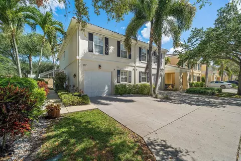 2117 Tigris Dr, West Palm Beach, FL 33411