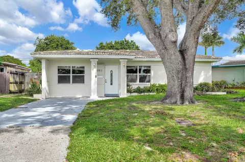 261 NE 45th St, Oakland Park, FL 33334