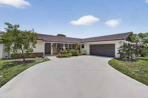 9860 Honeysuckle Ave, Palm Beach Gardens, FL 33410