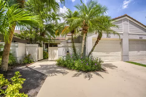 525 Prestwick Cir, Palm Beach Gardens, FL 33418