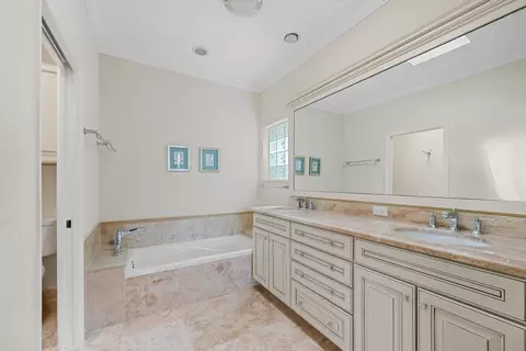 Bath - 3878 N Longview Dr, Jupiter, FL 33477 photo 2 of 4
