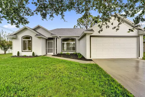 1237 SW Edinburgh Dr, Port Saint Lucie, FL 34953