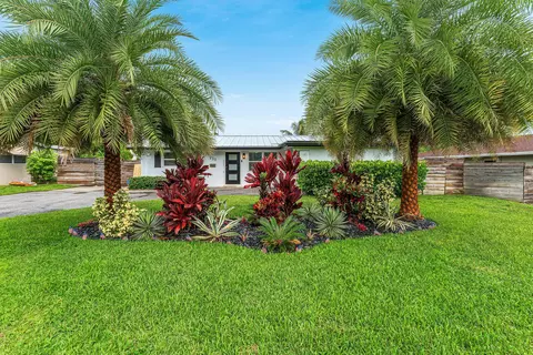 711 Laurel Dr, Lake Park, FL 33403