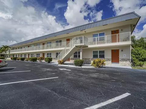 923 22nd Pl #219, Vero Beach, FL 32960
