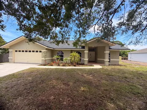 711 SE Celtic Ave, Port Saint Lucie, FL 34983