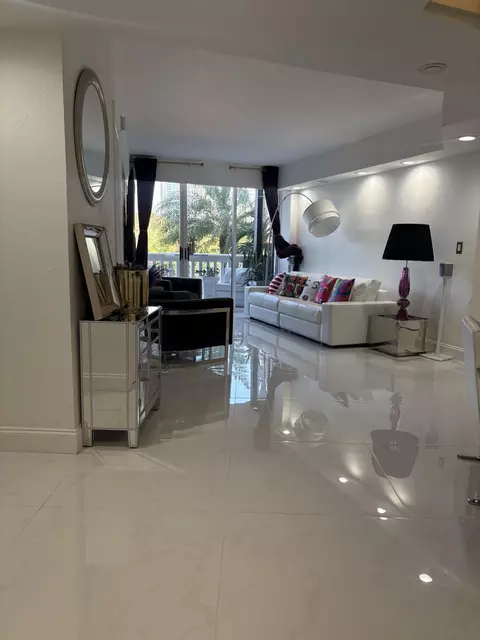 1000 E Island Blvd #305, Aventura, FL 33160
