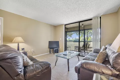 5530 NW 44th St #216C, Lauderhill, FL 33319