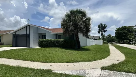 3261 SW 4th St, Deerfield Beach, FL 33442