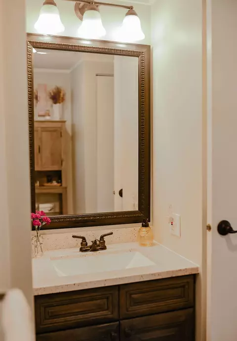 Bath - 5820 E Tangerine Ln, Okeechobee, FL 34972 photo 2 of 4