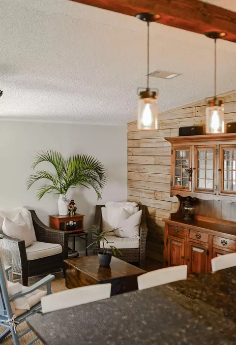 Living - 5820 E Tangerine Ln, Okeechobee, FL 34972 photo 3 of 4