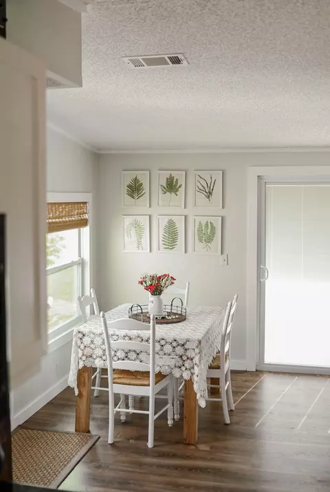 Dining - 5820 E Tangerine Ln, Okeechobee, FL 34972 photo 1 of 1