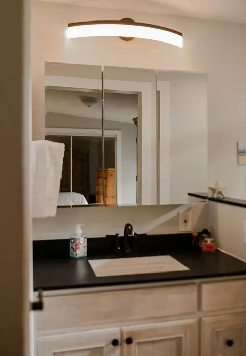 Bath - 5820 E Tangerine Ln, Okeechobee, FL 34972 photo 1 of 4